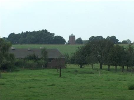 Uedem : Im Hintergrund die Hohe Mühle